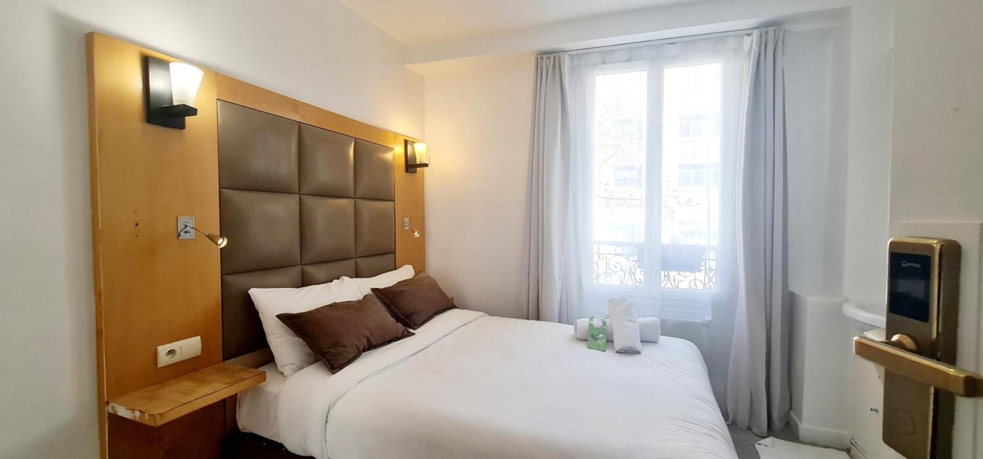 Hotel De France 18 Paris Exterior photo